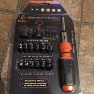 Socket and bit driver